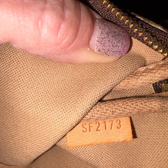 Louis Vuitton Brown Monogram hand/Crossbody Pochette bag. - Picture 8 of 8